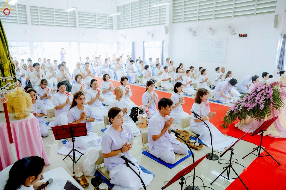 ภาพ No.266822:วันที่ 5 พฤศจิกายน พ.ศ. 2568 พิธีทอดกฐิน ณ อนุสรณ์สถานพระมงคลเทพมุนี  (สด จนฺทสโร) ผู้ค้นพบวิชชาธรรมกาย สถานที่ตั้งมโนปณิธานบวชตลอดชีวิต คลองบางนางแท่น ต.หอมเกร็ด อ.สามพราน จ.นครปฐม