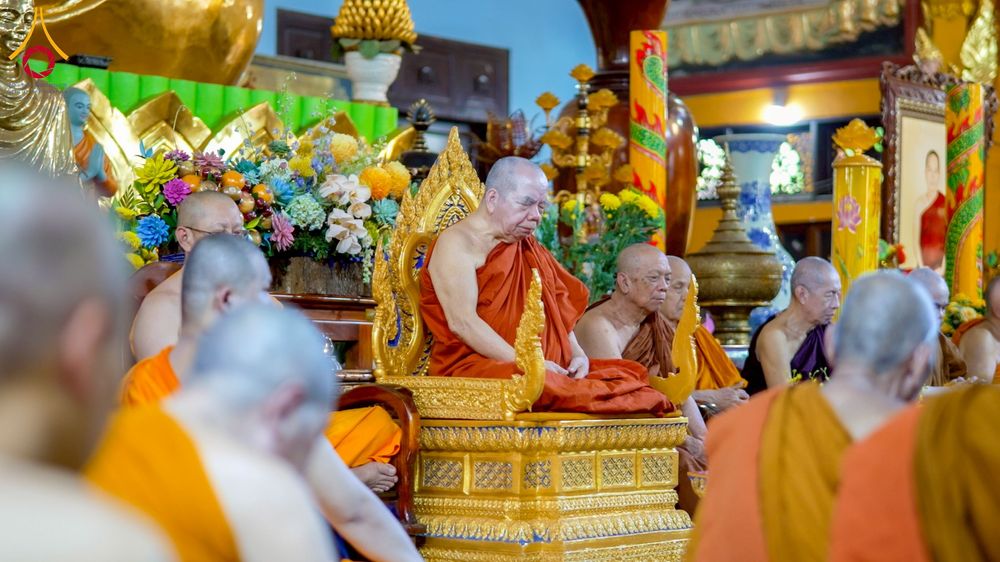 ภาพ No.274104:วันที่ 23 พฤศจิกายน พ.ศ. 2568 ประธานมูลนิธิธรรมกาย ถวายปัจจัยสมทบกฐินแด่ วัดเทียนเวียนเฟื้อกเซิน ศูนย์วิปัสสนาที่มีชื่อเสียง มากกว่า 50 ปีในเวียดนาม
