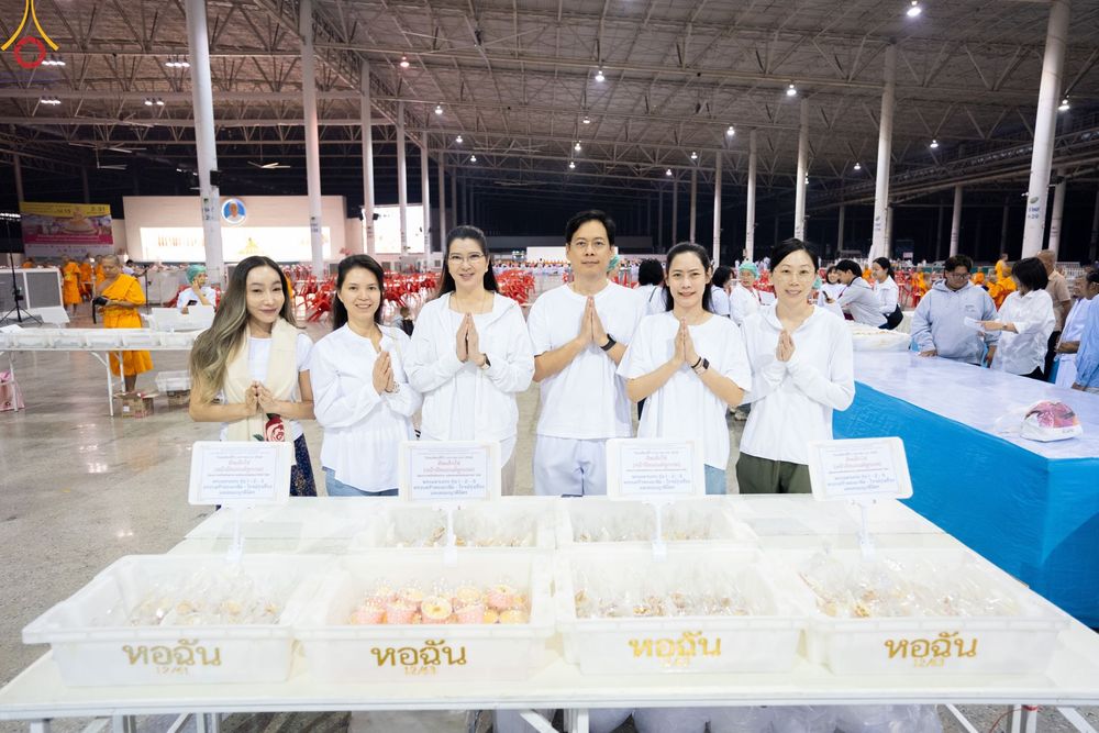 ภาพ No.188161:พิธีถวายภัตตาหารเป็นสังฆทาน แด่พระธรรมยาตรา ในโครงการธรรมยาตรา กตัญญูบูชา มหาปูชนียาจารย์ พระมงคลเทพมุนี(สด จนฺทสโร) พระผู้ปราบมาร อนุสรณ์สถาน 7 แห่ง ปีที่ 13 ณ สภาธรรมกายสากล วัดพระธรรมกาย วันที่ 2 มกราคม พ.ศ. 2568