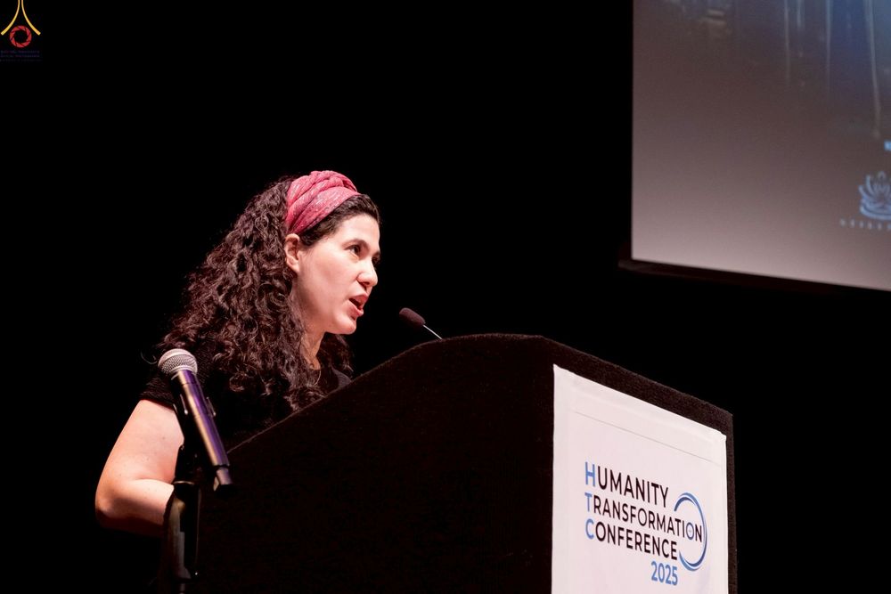 ภาพ No.249760:วันอาทิตย์ที่ 28 กันยายน พ.ศ. 2568 การปฏิบัติธรรมบูชาธรรม 108 ปี แห่งการบรรลุธรรมของหลวงปู่วัดปากน้ำ ได้จุดประทีปสันติภาพไปทั่วโลก และได้ร่วมเสวนาทางปัญญา เพื่อการขยายพระพุทธศาสนาวิชชาธรรมกายไปทั่วโลก  ในงาน HTC Newyork USA