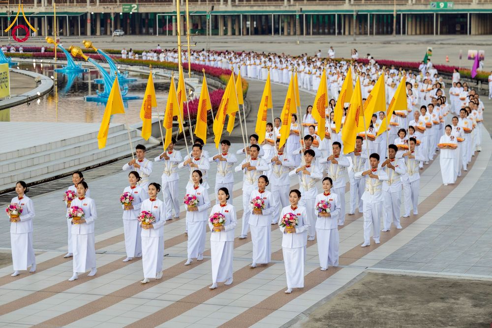 ภาพ No.276602:วันเสาร์ที่ 6 ธันวาคม  พ.ศ. 2568 พิธีเวียนประทักษิณและพิธีวันทาเจดีย์ โครงการอุปสมบทบูชาธรรมมหาปูชนียาจารย์ ประจำปี พ.ศ.2568 โครงการบวชพระนานาชาติ AEC และ WAB รุ่น CEO (นักบริหาร) รุ่นที่ 5 ณ มหาธรรมกายเจดีย์ วัดพระธรรมกาย