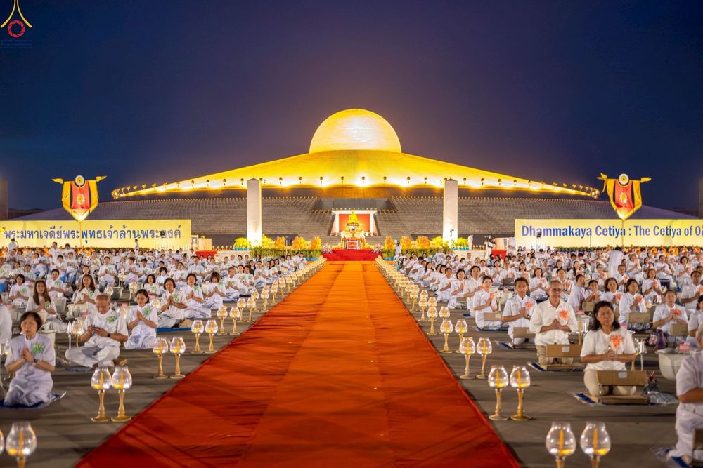 ภาพ No.253626:วันที่ 10 ตุลาคม พ.ศ. 2568 พิธีจุดประทีปบูชาพระผู้ปราบมาร, พิธีจุดประทีปบนพระมหาธรรมกายเจดีย์  20,000 ดวง เนื่องในวันคล้ายวันเกิดครบรอบ 141 ปี พระมงคลเทพมุนี (สด จนฺทสโร)