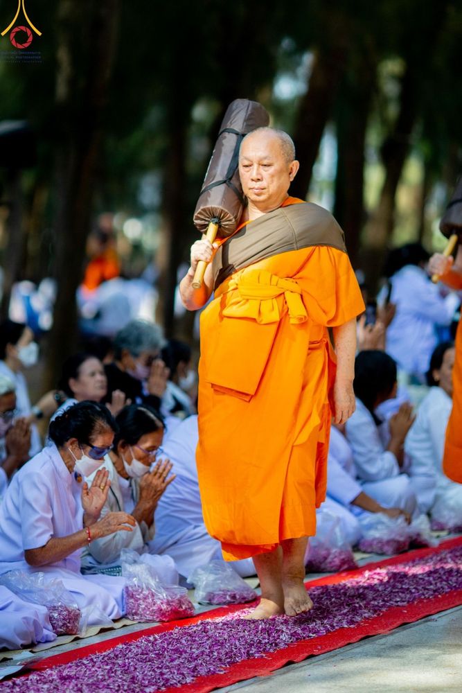 ภาพ No.193250:พิธีต้อนรับพระธรรมยาตรา ณ อนุสรณ์สถาน สถานที่เกิดในเพศสมณะ วัดสองพี่น้อง อำเภอสองพี่น้อง จังหวัดสุพรรณบุรี ในโครงการธรรมยาตรา กตัญญูบูชา มหาปูชนียาจารย์ พระมงคลเทพมุนี(สด จนฺทสโร) พระผู้ปราบมาร อนุสรณ์สถาน 7 แห่ง ปีที่ 13 วันที่ 11 มกราคม พ.ศ. 2568