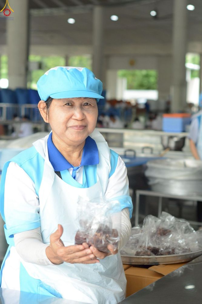 ภาพ No.246995:วันที่ 20 กันยายน พ.ศ. 2568 พิธีถวายเมนูสวรรค์เพื่อการบรรลุธรรม ณ หอฉันคุณยายอาจารย์ฯ วัดพระธรรมกาย