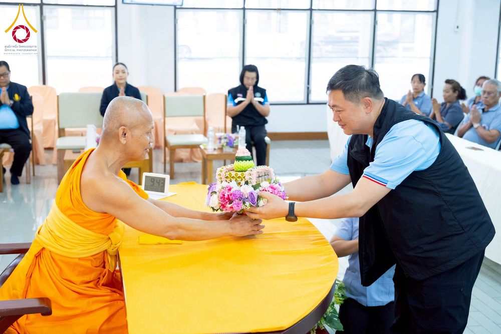 ภาพ No.259693:วันที่ 24 ตุลาคม พ.ศ. 2568 รพ.สต.คลองหนึ่ง อ.คลองหลวง สังกัด อบจ.ปทุมธานี จัดประชุมและมอบครุภัณฑ์ทางการแพทย์ เสริมพลัง อสม. ขับเคลื่อนสุขภาพชุมชนอย่างยั่งยืน ณ วัดพระธรรมกาย