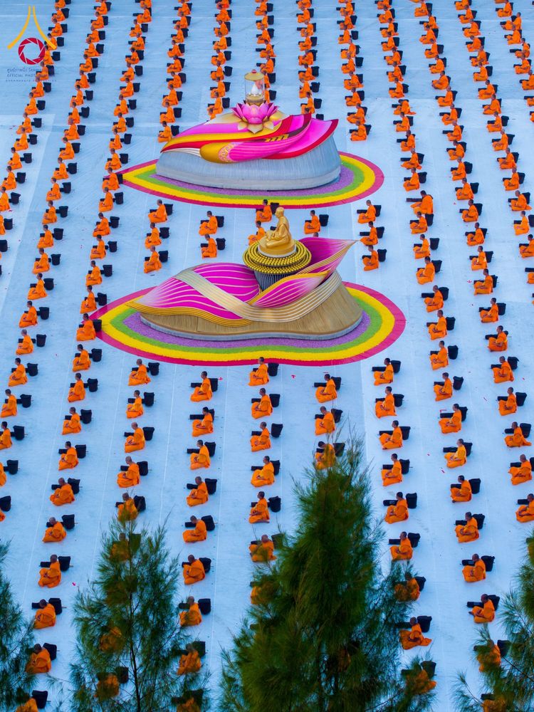 ภาพ No.191680:พระธรรมยาตราปฏิบัติธรรม และถ่ายภาพหมู่ประวัติศาสตร์ ณ อนุสรณ์สถานคลองบางนางแท่น อ.สามพราน จ.นครปฐม ในโครงการธรรมยาตรา กตัญญูบูชา มหาปูชนียาจารย์ พระมงคลเทพมุนี(สด จนฺทสโร) พระผู้ปราบมาร อนุสรณ์สถาน 7 แห่ง ปีที่ 13 วันที่ 8 มกราคม พ.ศ. 2568