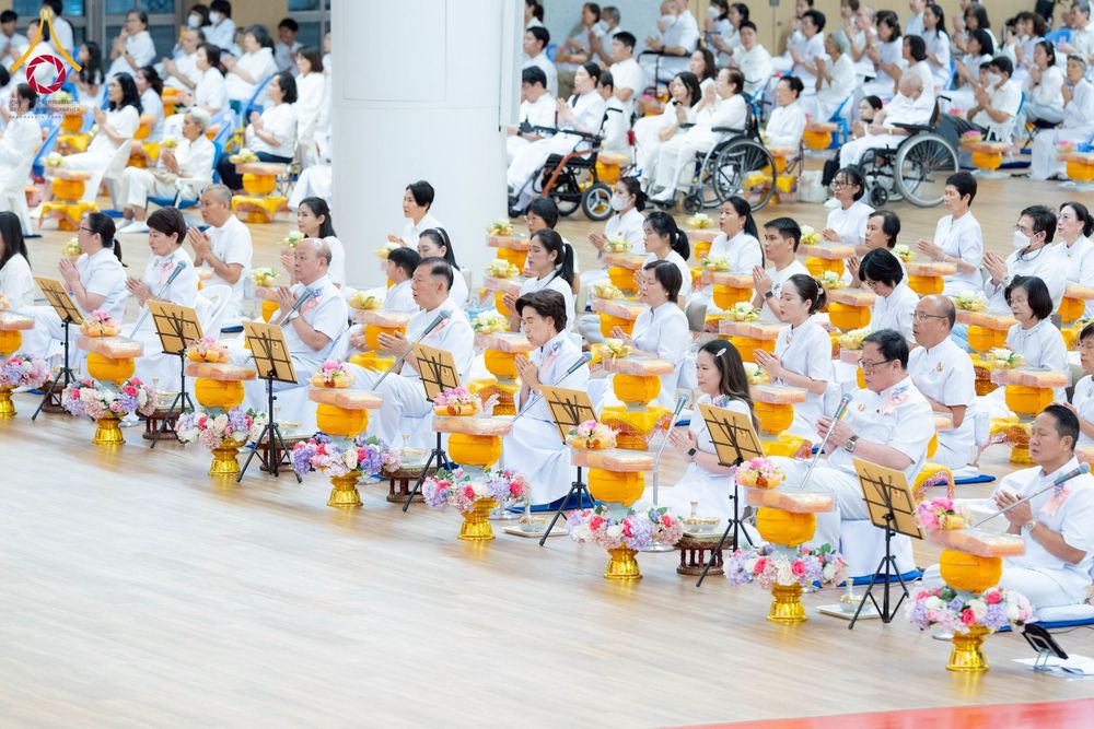 ภาพ No.270595:วันอาทิตย์ที่ 16 พฤศจิกายน พ.ศ. 2568 ถวายกองทุนโครงการอุปสมบทหมู่ 3,000 รูปทั่วไทย  รุ่นบูชาธรรมมหาปูชนียาจารย์ ณ ห้องแก้วสารพัดนึก 2 สภาธรรมกายสากล วัดพระธรรมกาย