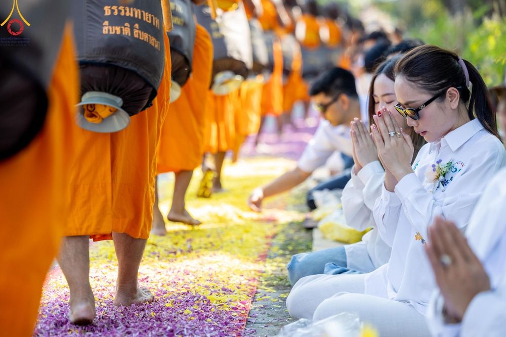 ภาพ No.190618:พิธีต้อนรับพระธรรมยาตรา ณ อนุสรณ์สถาน สถานที่ตั้งมโนปณิธานบวชตลอดชีวิต อนุสรณ์สถานคลองบางนางแท่น อ.สามพราน จ.นครปฐม ในโครงการธรรมยาตรา กตัญญูบูชา มหาปูชนียาจารย์ พระมงคลเทพมุนี(สด จนฺทสโร) พระผู้ปราบมาร อนุสรณ์สถาน 7 แห่ง ปีที่ 13 วันที่ 7 ม.ค.2568