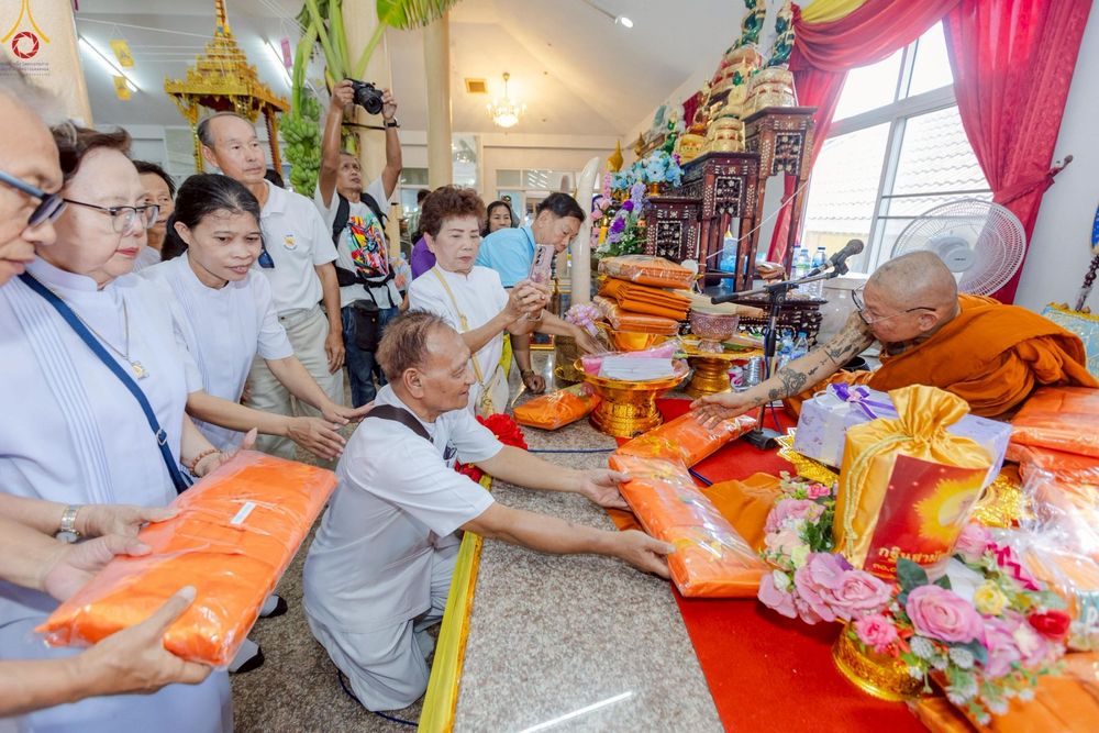 ภาพ No.250961:วันพุธที่ 8 ตุลาคม พ.ศ. 2568 พิธีทอดกฐินสามัคคีทั่วไทย 30,000 วัด โดยคณะศิษยานุศิษย์ บูชาธรรม 81 ปี หลวงพ่อธัมมชโย ณ วัดคลองตันราษฎร์บำรุง อ. บ้านแพ้ว จ. สมุทรสาคร