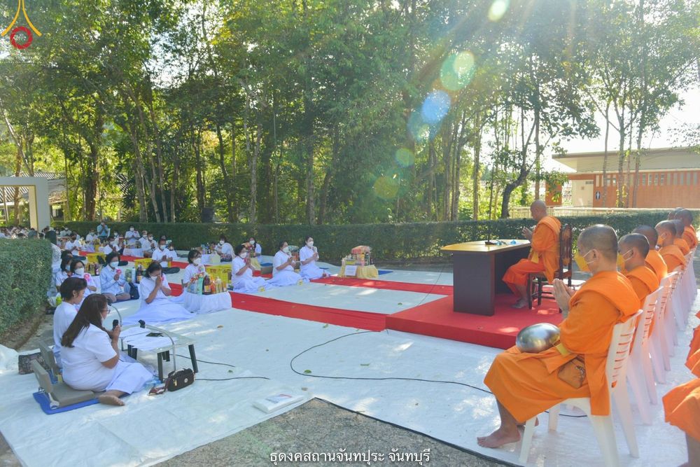 ภาพ No.41052:พิธีตัดปอยผม ปลงผม ขอขมารับผ้าไตรและพิธีบรรพชา ในโครงการอุปสมบท บูชาธรรมมหาปูชนียาจารย์ ประจำปี 2564 ชุดที่ 19