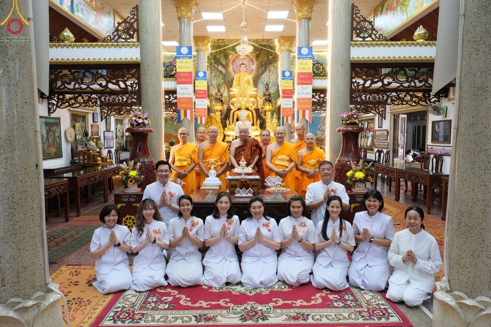 ภาพ No.47923:ประมวลภาพมูลนิธิธรรมกาย ถวายเทียนพรรษา อัญเชิญพระธาตุถวายวัดเถรวาทเวียดนาม