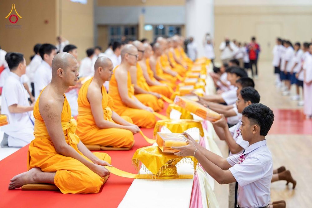 ภาพ No.348560:วันที่ 12 กันยายน พ.ศ. 2569 การอบรมเชิงปฏิบัติการจัดกิจกรรมทอดกฐินสัมฤทธิ์ พิธีมอบผ้าไตรประธานกฐินเด็กดี V-Star ประจำปีพุทธศักราช 2569 ณ สภาธรรมกายสากล วัดพระธรรมกาย