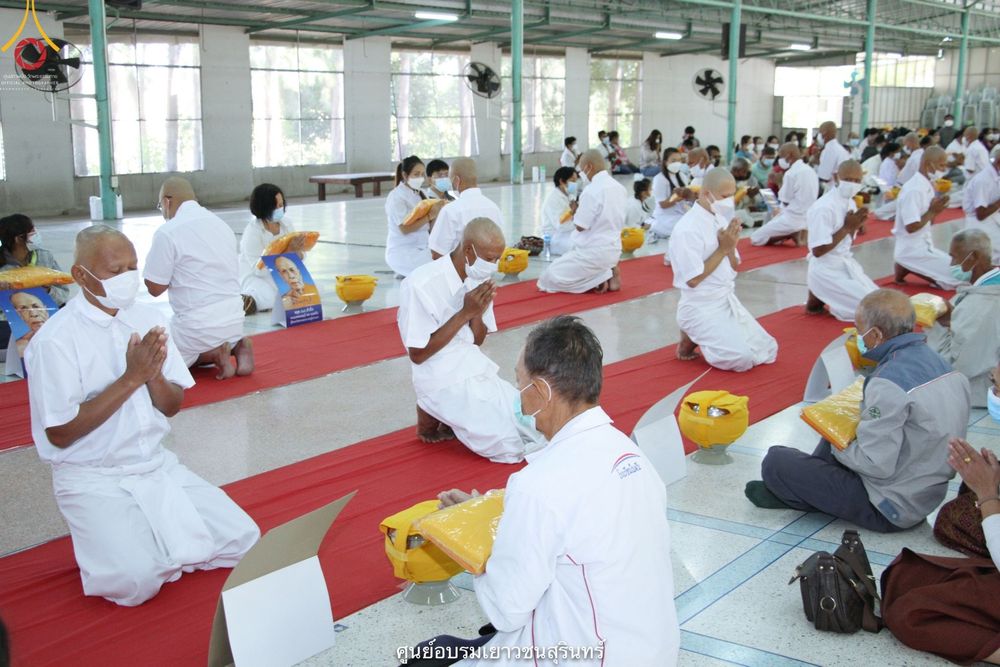 ภาพ No.40955:พิธีตัดปอยผม ปลงผม ขอขมารับผ้าไตรและพิธีบรรพชา ในโครงการอุปสมบท บูชาธรรมมหาปูชนียาจารย์ ประจำปี 2564 ชุดที่ 18