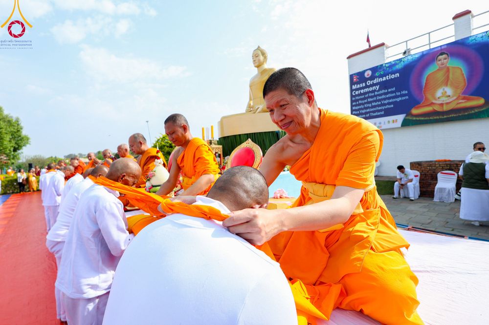 ภาพ No.314119:วันจันทร์ที่ 16 มีนาคม พ.ศ. 2569 พิธีเวียนเทียนประทักษิณ และพิธีบรรพชาสามเณร 500 รูป ณ วิหารมายาเทวี ประเทศเนปาล