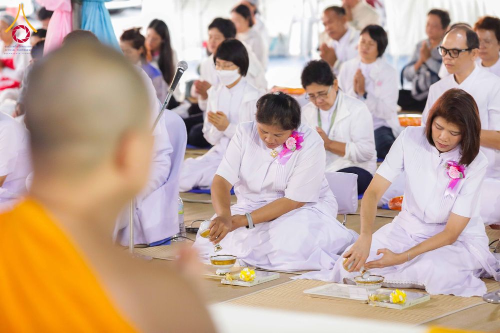 ภาพ No.301071:วันที่ 23 มกราคม พ.ศ. 2569 พิธีถวายภัตตาหารเป็นสังฆทาน แด่พระธรรมยาตรา ณ อนุสรณ์สถานบางปลา วัดบางปลา อำเภอบางเลน จังหวัดนครปฐม ในโครงการธรรมยาตรา กตัญญูบูชา มหาปูชนียาจารย์ พระมงคลเทพมุนี(สด จนฺทสโร) พระผู้ปราบมาร อนุสรณ์สถาน 7 แห่ง ปีที่ 14