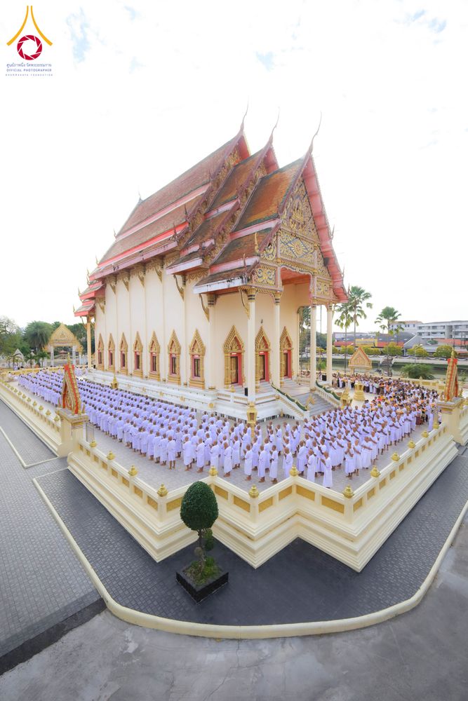 ภาพ No.278553:วันอาทิตย์ที่ 14 ธันวาคม พ.ศ.2568  พิธีเวียนประทักษิณ พิธีวันทาสีมาพระประธาน โครงการบวชบูชาธรรมมหาปูชนียาจารย์ ของศูนย์ปฏิบัติธรรมบุรีรัมย์ ณ วัดกลาง พระอารามหลวง จังหวัดบุรีรัมย์