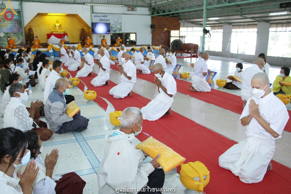 ภาพ No.40962:พิธีตัดปอยผม ปลงผม ขอขมารับผ้าไตรและพิธีบรรพชา ในโครงการอุปสมบท บูชาธรรมมหาปูชนียาจารย์ ประจำปี 2564 ชุดที่ 18