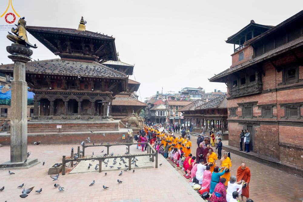 ภาพ No.317259:วันอังคารที่ 31 มีนาคม พ.ศ.2569 จาริกบิณฑบาตแห่งศรัทธา จากวัดอเชศวรสู่สี่แยกปาตันและวัดศรี ประเทศเนปาล