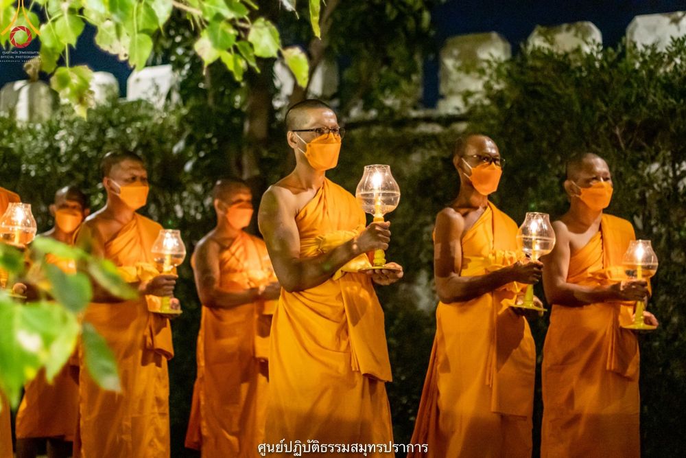 ภาพ No.42091:พิธีตัดปอยผม ปลงผม ขอขมารับผ้าไตรและพิธีบรรพชา ในโครงการอุปสมบท บูชาธรรมมหาปูชนียาจารย์ ประจำปี 2564 ชุดที่ 20