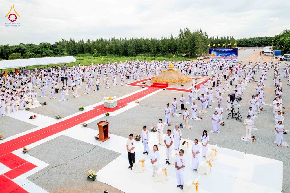 ภาพ No.346607:วันอาทิตย์ที่ 30 สิงหาคม พ.ศ.2569 พิธีทอดผ้าป่า สวดธรรมจักรกัปปวัตนสูตรกลั่นแผ่นดินโปรยรัตนชาติ  สถาปนาองค์พระเจดีย์เพื่อสร้างสันติภาพโลก  ณ ศูนย์ปฏิบัติธรรมพนมสารคาม (เพชรตะวัน) จังหวัดฉะเชิงเทรา