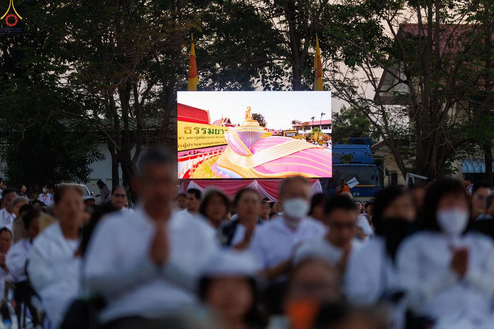 ภาพ No.294013:วันที่ 14 มกราคม พ.ศ. 2569 พิธีจุดประทีปถวายเป็นพุทธบูชา และบูชาธรรมมหาปูชนียาจารย์  ณ วัดสองพี่น้อง ต.ต้นตาล อ.สองพี่น้อง จ.สุพรรณบุรี ในโครงการธรรมยาตรา กตัญญูบูชา มหาปูชนียาจารย์ พระมงคลเทพมุนี(สด จนฺทสโร) พระผู้ปราบมาร อนุสรณ์สถาน 7 แห่ง ปีที่ 14