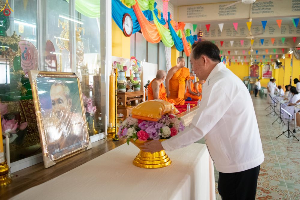 ภาพ No.291208:วันที่ 9 มกราคม พ.ศ. 2569 พิธีทอดผ้าป่าทำนุบำรุงศาสนสถาน ณ วัดนาราภิรมย์ อ.บางเลน จ.นครปฐม ในโครงการธรรมยาตรา กตัญญูบูชา มหาปูชนียาจารย์ พระมงคลเทพมุนี(สด จนฺทสโร) พระผู้ปราบมาร อนุสรณ์สถาน 7 แห่ง ปีที่ 14