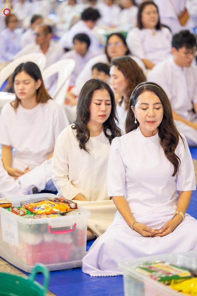 ภาพ No.311293:วันอาทิตย์ต้นเดือนที่ 1 มีนาคม พ.ศ.2569 พิธีตักบาตร และ พิธีบูชาข้าวพระ ณ สภาธรรมกายสากล วัดพระธรรมกาย