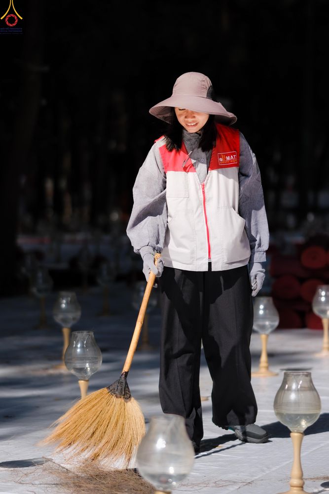 ภาพ No.296340:ภาพเบื้องหลังอาสาสมัครรวมใจ ชุดที่ 2 ในโครงการธรรมยาตรา กตัญญูบูชา มหาปูชนียาจารย์ พระมงคลเทพมุนี(สด จนฺทสโร) พระผู้ปราบมาร อนุสรณ์สถาน 7 แห่ง ปีที่ 14