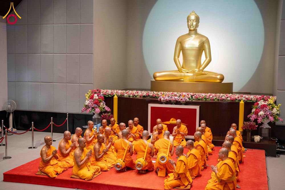 ภาพ No.298244:วันเสาร์ที่ 17 มกราคม พ.ศ. 2569 พิธีบรรพชาอุปสมบท โครงการอุปสมบทหมู่ บูชาธรรมครบ 117 ปี คุณยายอาจารย์มหารัตนอุบาสิกาจันทร์ ขนนกยูง  ณ อุโบสถพระไตรปิฎก วัดพระธรรมกาย