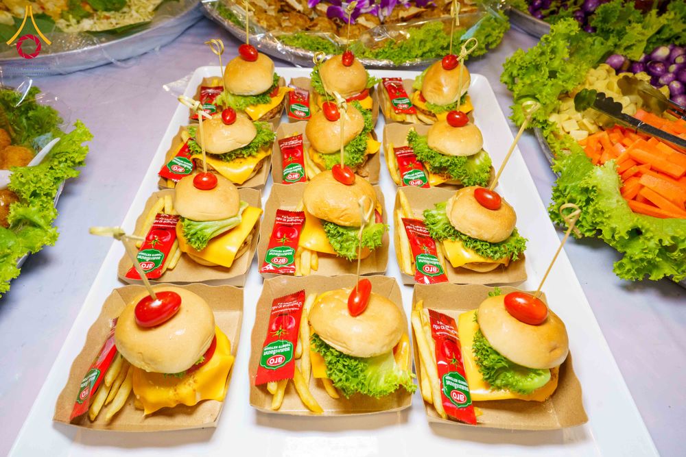 ภาพ No.303216:วันที่ 26 มกราคม พ.ศ. 2569 พิธีถวายภัตตาหารเป็นสังฆทาน แด่พระธรรมยาตรา ณ วัดพระธรรมกาย  จังหวัดปทุมธานี ในโครงการธรรมยาตรา กตัญญูบูชา มหาปูชนียาจารย์ พระมงคลเทพมุนี(สด จนฺทสโร) พระผู้ปราบมาร อนุสรณ์สถาน 7 แห่ง ปีที่ 14