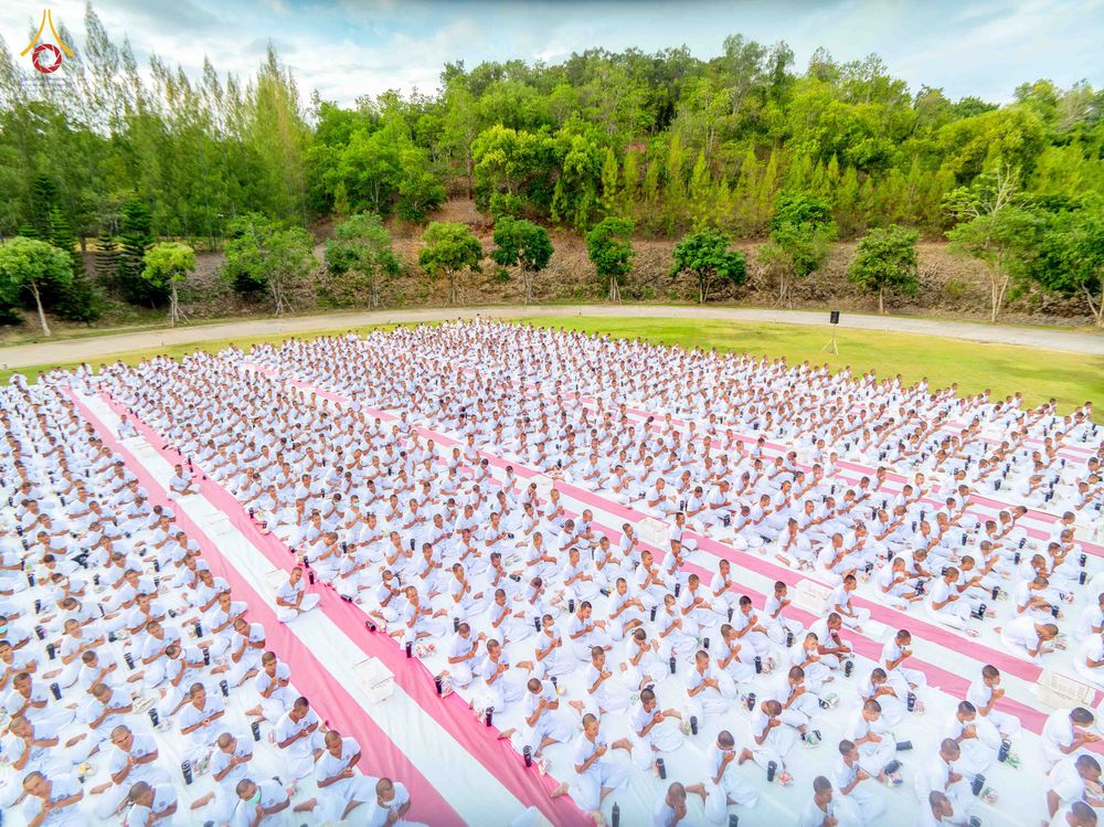 ภาพ No.341001:วันที่ 26 กรกฎาคม พ.ศ. 2569 โครงการพัฒนาคุณธรรม จริยธรรม สำหรับนักเรียนนายสิบตำรวจ (นสต.) รุ่นที่ 17 ศูนย์ฝึกอบรมตำรวจภูธรภาค 1 ได้จัดกิจกรรม ตักบาตรเพื่อน้อมอุทิศถวายเพื่อเป็นพระราชกุศลฯ  และปฏิบัติธรรม ติวธรรมมะ ณ ศูนย์ปฏิบัติธรรมเวิล์ดพีช วัลเล่ย์ (Wo