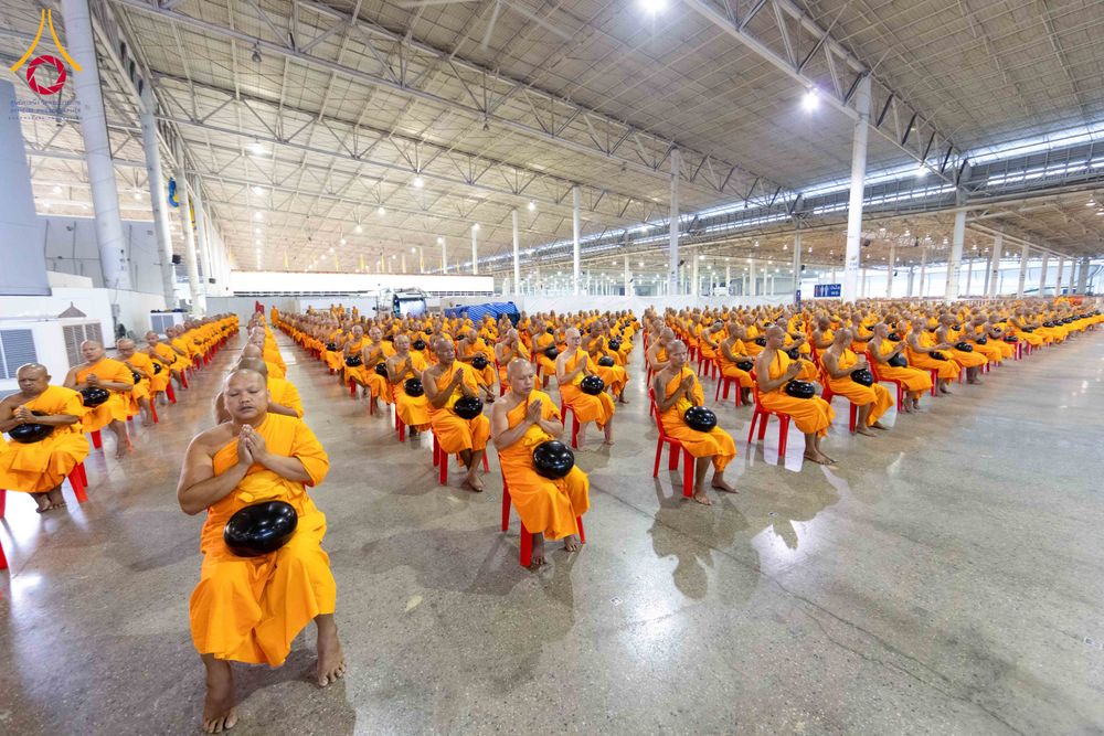 ภาพ No.308210:วันที่ 1  กุมภาพันธ์ พ.ศ. 2569 พิธีตักบาตรข้าวสารอาหารแห้ง ณ บ้านแก้วเรือนทองคุณยาย สภาธรรมกายสากล วัดพระธรรมกาย