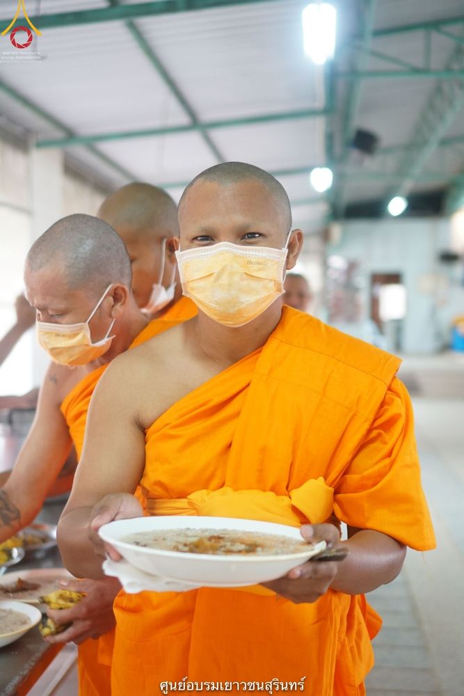 ภาพ No.40967:พิธีตัดปอยผม ปลงผม ขอขมารับผ้าไตรและพิธีบรรพชา ในโครงการอุปสมบท บูชาธรรมมหาปูชนียาจารย์ ประจำปี 2564 ชุดที่ 18