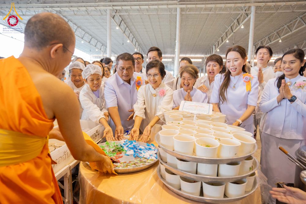 ภาพ No.306262:วันที่ 30 มกราคม พ.ศ. 2569 พิธีถวายภัตตาหารเป็นสังฆทาน แด่พระธรรมยาตรา ณ วัดพระธรรมกาย  จังหวัดปทุมธานี ในโครงการธรรมยาตรา กตัญญูบูชา มหาปูชนียาจารย์ พระมงคลเทพมุนี(สด จนฺทสโร) พระผู้ปราบมาร อนุสรณ์สถาน 7 แห่ง ปีที่ 14