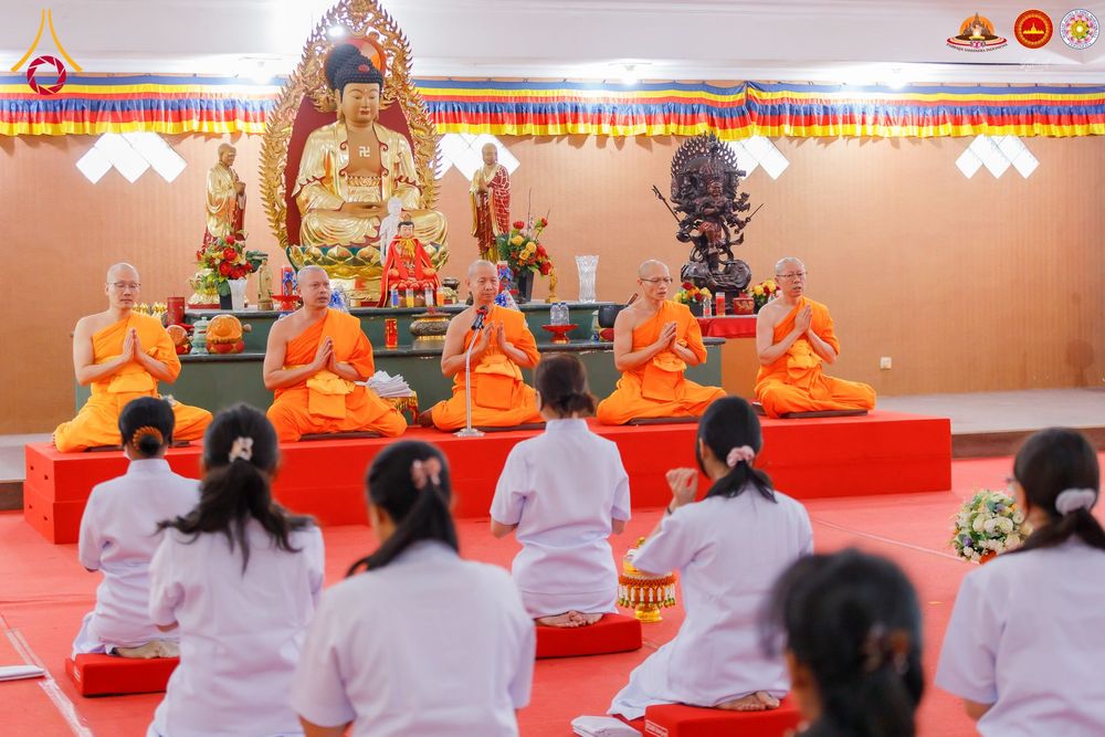 ภาพ No.284506:วันพุธที่ 17  ธันวาคม พ.ศ.2568  พิธีบวชอุบาสิกาแก้ว อินโดนีเซีย ณ ประเทศอินโดนีเซีย