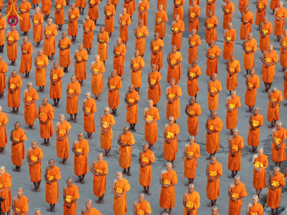 ภาพ No.285214:วันจันทร์ที่ 15 ธันวาคม พ.ศ.2568  บันทึกภาพหมู่ประวัติศาสตร์ โครงการบรรพชาอุปสมบทหมู่  รุ่นบูชาธรรมมหาปูชนียาจารย์ ประจำปี 2568 ณ ลานธรรมมหาธรรมกายเจดีย์ วัดพระธรรมกาย