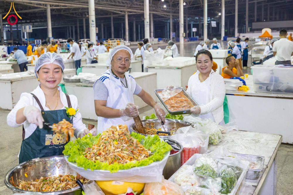 ภาพ No.306107:วันที่ 30 มกราคม พ.ศ. 2569 พิธีถวายภัตตาหารเป็นสังฆทาน แด่พระธรรมยาตรา ณ วัดพระธรรมกาย  จังหวัดปทุมธานี ในโครงการธรรมยาตรา กตัญญูบูชา มหาปูชนียาจารย์ พระมงคลเทพมุนี(สด จนฺทสโร) พระผู้ปราบมาร อนุสรณ์สถาน 7 แห่ง ปีที่ 14