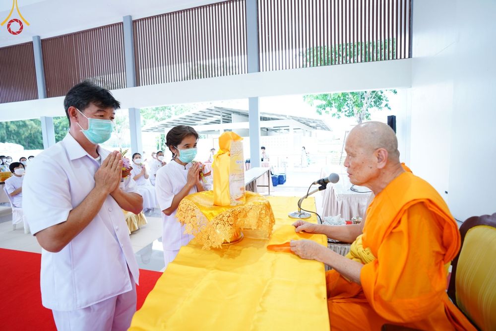 ภาพ No.50593:ประมวลภาพพิธีทอดผ้าป่าระบบไฟฟ้าถาวร ณ ศูนย์ปฏิบัติธรรมพระมงคลเทพมุนี