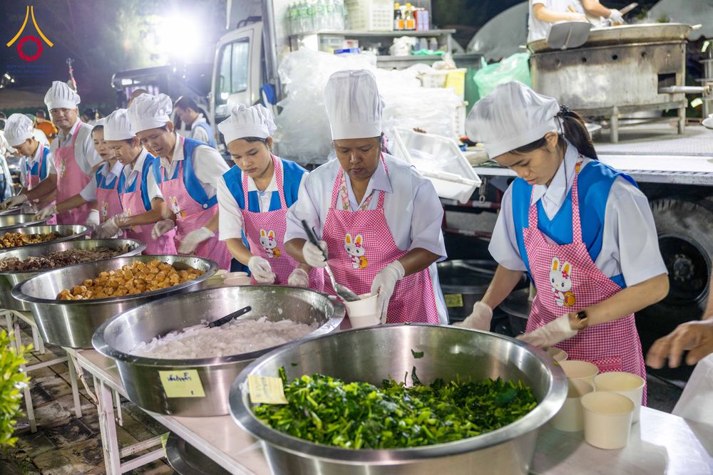 ภาพ No.289503:วันที่ 7 มกราคม พ.ศ. 2569 พิธีถวายภัตตาหารเป็นสังฆทาน แด่พระธรรมยาตรา ในโครงการธรรมยาตรา กตัญญูบูชา มหาปูชนียาจารย์ พระมงคลเทพมุนี(สด จนฺทสโร) พระผู้ปราบมาร อนุสรณ์สถาน 7 แห่ง ปีที่ 14 ณ อนุสรณ์สถานมหาวิหารพระมงคลเทพมุนี (โลตัสแลนด์) อ.สองพี่น้อง จ.สุพรร