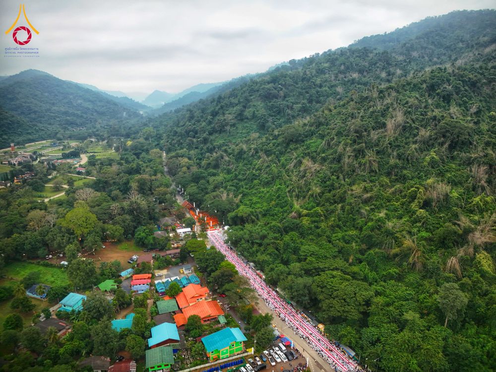 ภาพ No.285907:วันเสาร์ที่ 13 ธันวาคม พ.ศ.2568 พิธีตักบาตรพระภิกษุสามเณร 1,000 รูป ณ บริเวณหน้าอุทยานแห่งชาติเขาใหญ่ อำเภอปากช่อง จ.นครราชสีมา