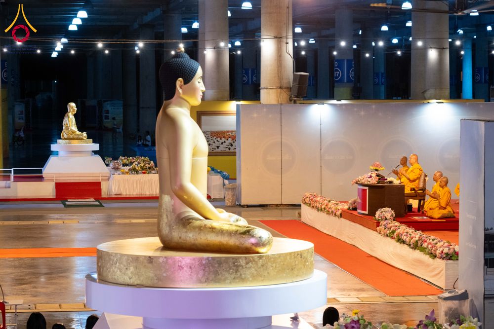 ภาพ No.286784:วันอาสาฬหบูชา วันพฤหัสบดีที่ 10 กรกฏาคม พ.ศ.2568  พิธีเวียนประทักษิณรอบพระมหาธรรมกายเจดีย์ , พิธีฉลองชัยสวดมนต์บทธัมมจักกัปปวัตตนสูตร ครบ 7,520,000,000 จบ ณ มหารัตนวิหารคด วัดพระธรรมกาย