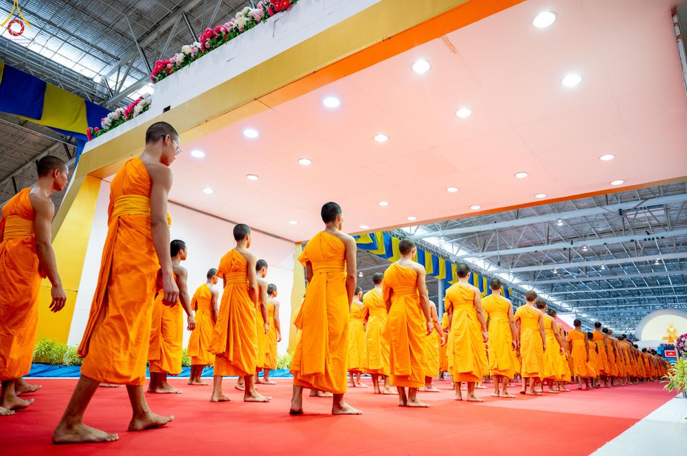 ภาพ No.338962:วันอาทิตย์ที่ 12 กรกฎาคม พ.ศ.2569 พิธีมุทิตาผู้สอบได้เปรียญธรรม ประโยค 1-2 ถึง ป.ธ.9 และ บ.ศ.1-2 ถึง บ.ศ.6 สำนักศาสนศึกษาวัดพระธรรมกาย ประจำปี 2569, พิธีมอบตราตั้งแต่งตั้งอาจารย์ใหญ่ สำนักศาสนศึกษาวัดพระธรรมกาย