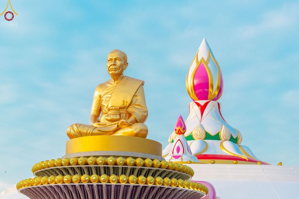ภาพ No.70190:พิธีจุดประทีปถวายเป็นพุทธบูชา และบูชาธรรมมหาปูชนียาจารย์ ในโครงการธรรมยาตรากตัญญูบูชา มหาปูชนียาจารย์ พระมงคลเทพมุนี(สด จนฺทสโร) พระผู้ปราบมาร ปีที่ 11 ณ อนุสรณ์สถานลำดับที่ 2 สถานที่ตั้งมโนปณิธานบวชตลอดชีวิต อนุสรณ์สถานคลองบางนางแท่น อ.สามพราน จ.นครปฐม 
