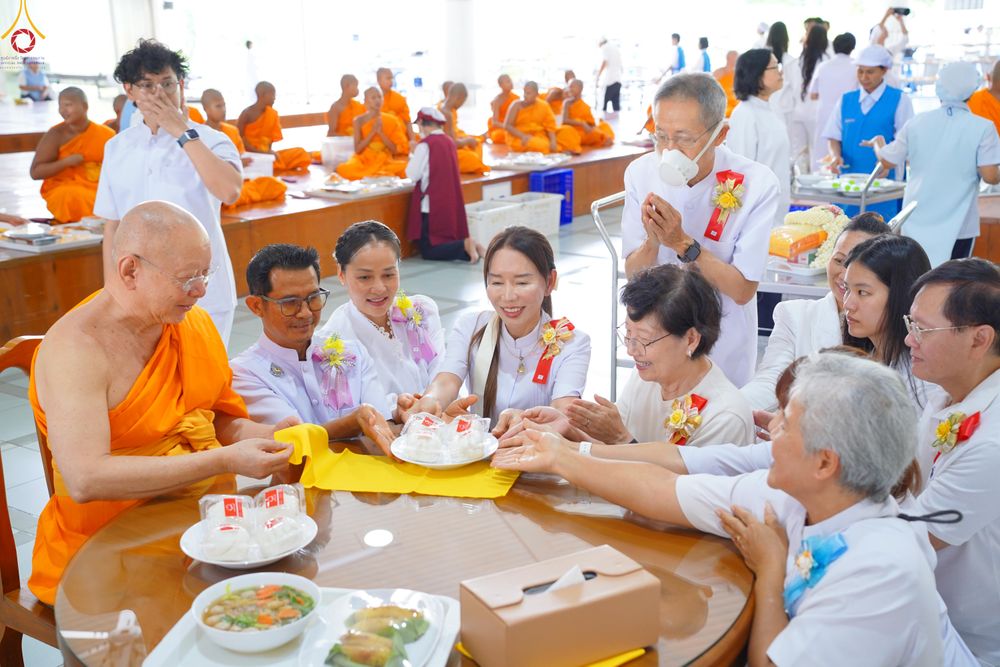ภาพ No.337505:วันจันทร์ที่ 29 มิถุนายน พ.ศ.2569 (วันพระขึ้น 15 ค่ำ เดือน 8) พิธีบุพเปตพลี ครั้งที่ 184 ณ หอฉันคุณยายอาจารย์ฯ  พิธีสวดธัมมจักกัปปวัตนสูตร ครบ 8,495,000,000 จบ ณ มหาวิหารคด วัดพระธรรมกาย