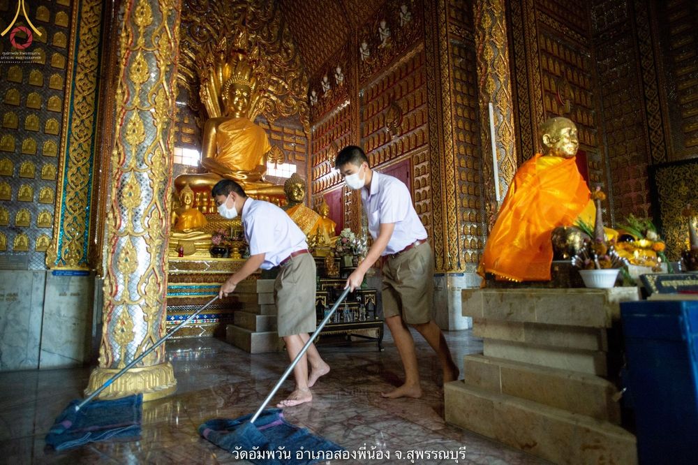 ภาพ No.69178:พระธรรมยาตรา ปฏิบัติศาสนกิจ ทำนุบำรุงศาสนสถาน, สวดธรรมจักร, ปฏิบัติธรรม ร่วมกับชุมชน,นักเรียนเด็กดีวีสตาร์ และร่วมพิธีทอดผ้าป่าบำรุงศาสนสถาน ในโครงการธรรมยาตรากตัญญูบูชา มหาปูชนียาจารย์ พระมงคลเทพมุนี(สด จนฺทสโร) พระผู้ปราบมาร อนุสรณ์สถาน 7 แห่ง ปีที่ 11