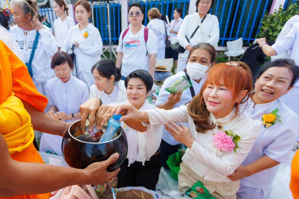 ภาพ No.297696:วันที่ 18 มกราคม พ.ศ. 2569 พิธีตักบาตรพระธรรมยาตรา ณ วัดโบสถ์บน ต.บางคูเวียง จ.นนทบุรี อนุสรณ์สถานลำดับที่ 4 สถานที่เกิดด้วยกายธรรม ในโครงการธรรมยาตรา กตัญญูบูชา มหาปูชนียาจารย์ พระมงคลเทพมุนี(สด จนฺทสโร) พระผู้ปราบมาร อนุสรณ์สถาน 7 แห่ง ปีที่ 14