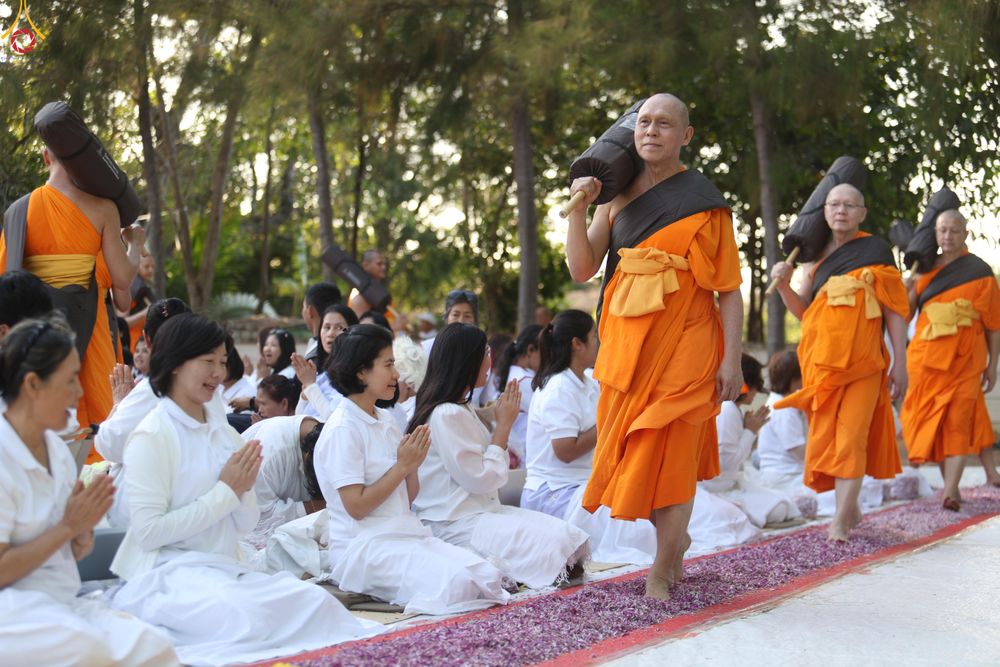 ภาพ No.290521:วันที่ 7 มกราคม พ.ศ. 2569 พิธีต้อนรับพระธรรมยาตรา ณ อนุสรณ์สถานลำดับที่ 2  สถานที่ตั้งมโนปณิธานบวชตลอดชีวิต อนุสรณ์สถานคลองบางนางแท่น (ภาพชุดที่ 2) อ.สามพราน จ.นครปฐม ในโครงการธรรมยาตรา กตัญญูบูชา มหาปูชนียาจารย์ พระมงคลเทพมุนี(สด จนฺทสโร) พระผู้ปราบมาร 