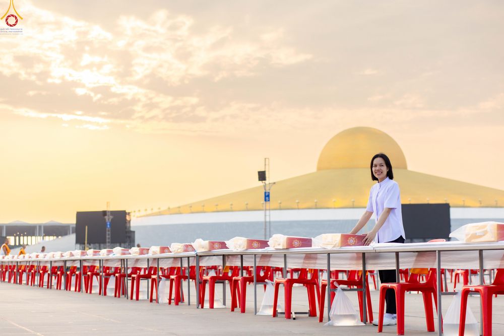 ภาพ No.322739:วันที่ 15-18 เมษายน พ.ศ.2569 การเเตรียมโต๊ะฉัน , เตรียมจุดพักค้าง , เรียงเก้าอี้ , เรียงกล่องไทยธรรม  เพื่องานถวายมหาสังฆทาน 40,000 กว่าวัดทั่วประเทศ วันคุ้มครองโลก 22 เมษายน พ.ศ.2569 วัดพระธรรมกาย