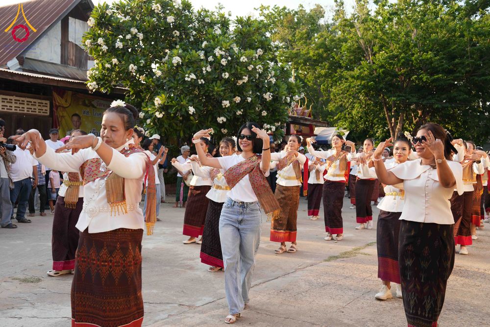 ภาพ No.323281:วันอาทิตย์ที่ 19 เมษายน พ.ศ. 2569 พิธีเจริญพระพุทธมนต์สมโภช “พระพุทธเมตตา” อัญเชิญพระบรมสารีริกธาตุ เพื่อบรรจุและประดิษฐาน ณ เกศมาลา “พระพุทธเมตตา” พระประธานในศาลาการเปรียญวัดหนองเต่า ณ วัดหนองเต่า ต.บึงพะไล อ.แก้งสนามนาง จ.นครราชสีมา