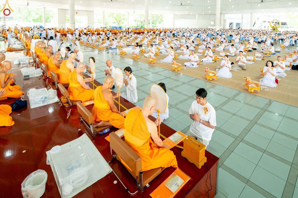 ภาพ No.348218:วันที่ 10 กันยายน พ.ศ.2569 พิธีสวดพระพุทธมนต์ และถวายภัตตาหารเป็นสังฆทาน เนื่องในวันครบ 26 ปี วันคล้ายละสังขาร คุณยายอาจารย์มหารัตนอุบาสิกาจันทร์ ขนนกยูง ณ หอฉันคุณยายอาจารย์ฯ วัดพระธรรมกาย